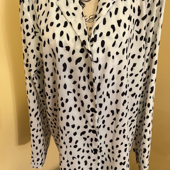 LADIES V-NECK LEOPARD PRINT BLOUSE SIZE LARGE - Picture 8 of 11